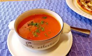 Tomaten-Zwiebelsuppe